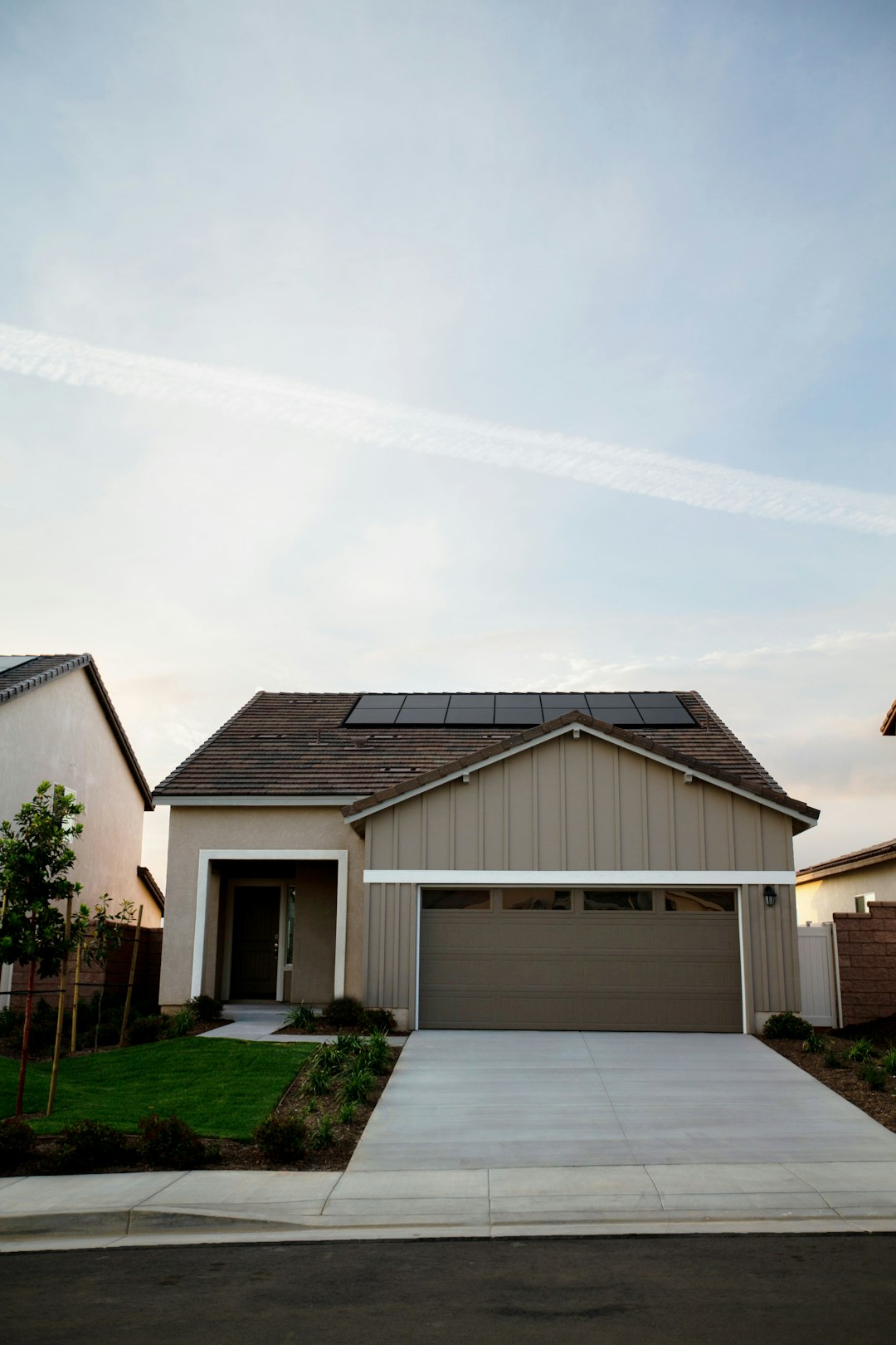 our-story Vivint Solar - Solar Panels on small home with driveway from street.